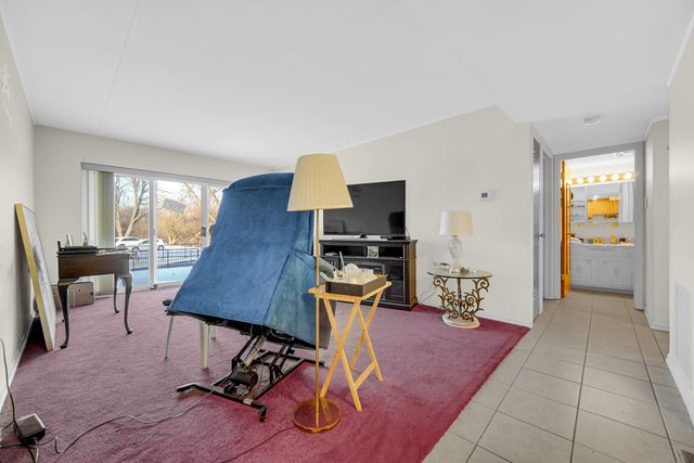 940 Holbrook Road 6A, Homewood, IL 60430