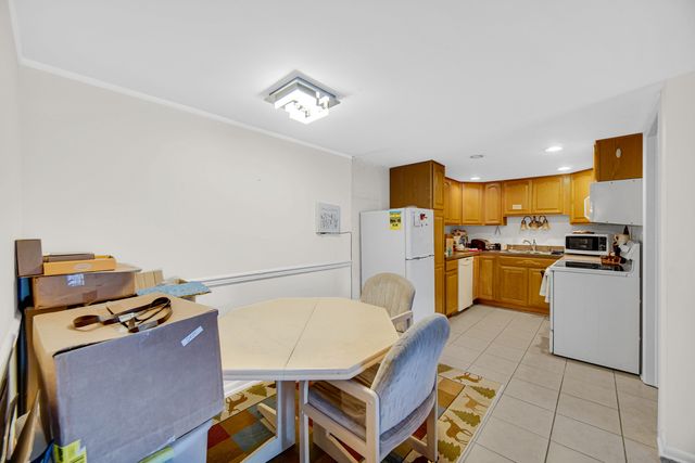 940 Holbrook Road 6A, Homewood, IL 60430