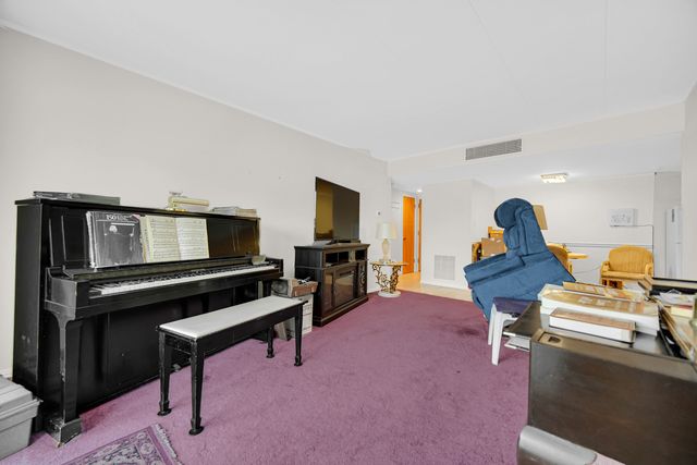 940 Holbrook Road 6A, Homewood, IL 60430