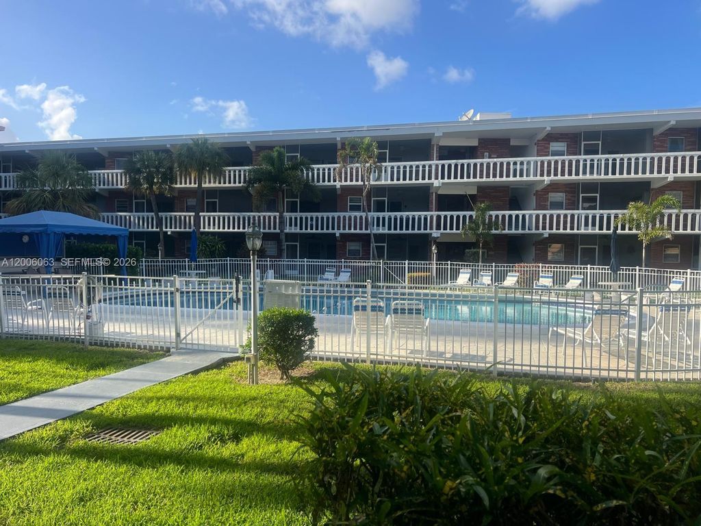 181 NE 14th Ave 20A, Hallandale Beach, FL 33009