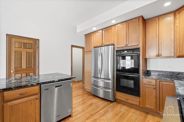 1213 W 33rd Place, Chicago, IL 60608