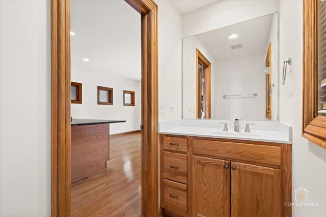 1213 W 33rd Place, Chicago, IL 60608