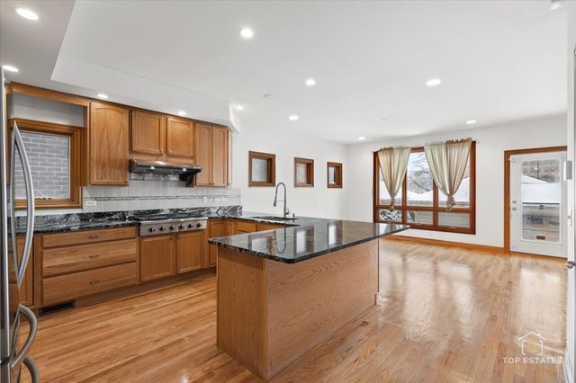 1213 W 33rd Place, Chicago, IL 60608