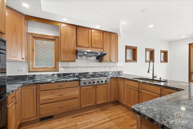 1213 W 33rd Place, Chicago, IL 60608