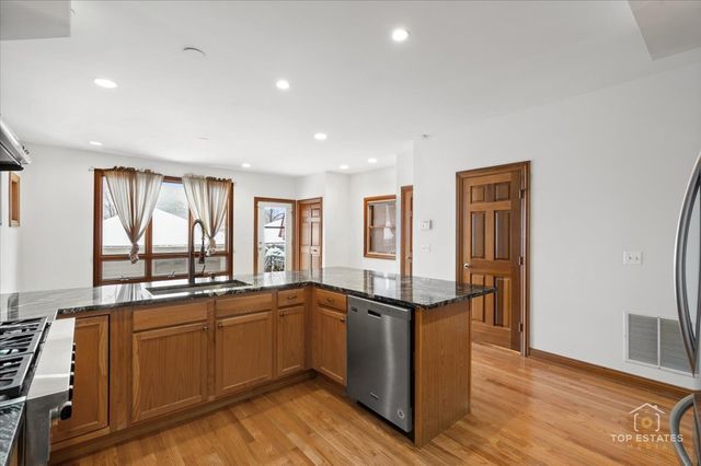 1213 W 33rd Place, Chicago, IL 60608