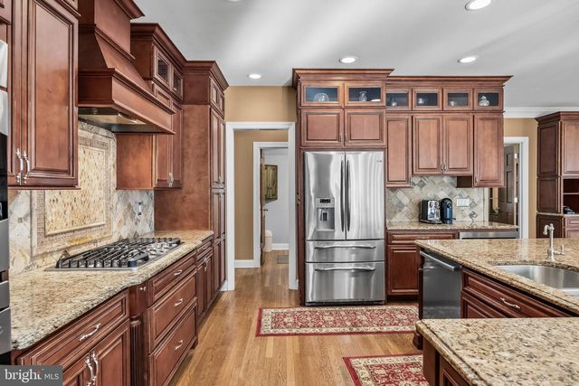3 S LAKESIDE DR W, Medford, NJ 08055