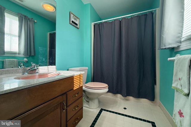 3 S LAKESIDE DR W, Medford, NJ 08055
