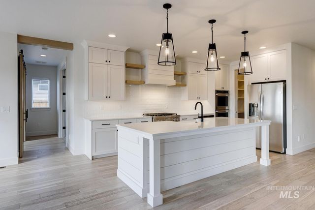 7655 W Meltwater Ln, Eagle, ID 83616