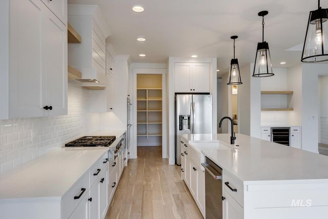 7655 W Meltwater Ln, Eagle, ID 83616