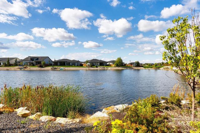 7655 W Meltwater Ln, Eagle, ID 83616