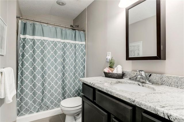 9132 DARNELL Street, Lenexa, KS 66215