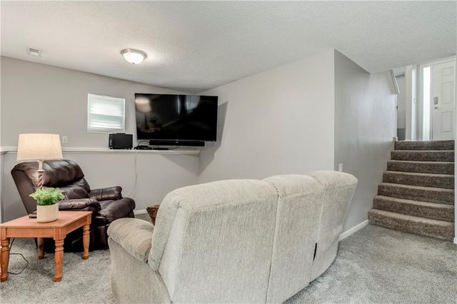 9132 DARNELL Street, Lenexa, KS 66215
