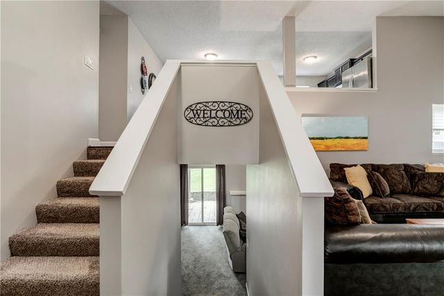 9132 DARNELL Street, Lenexa, KS 66215