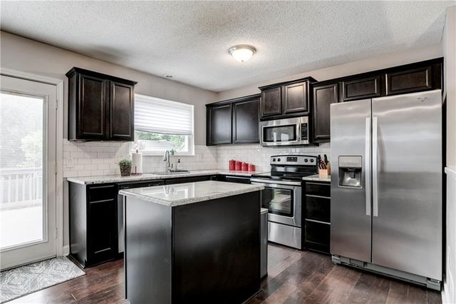 9132 DARNELL Street, Lenexa, KS 66215