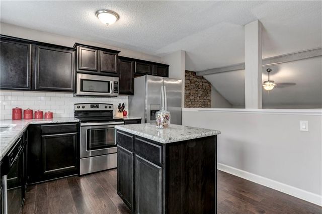 9132 DARNELL Street, Lenexa, KS 66215