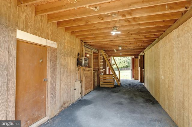 38045 DAWSON GAP LN, Hillsboro, VA 20132