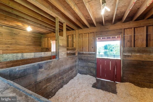 38045 DAWSON GAP LN, Hillsboro, VA 20132
