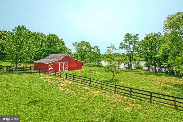 38045 DAWSON GAP LN, Hillsboro, VA 20132