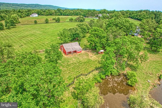 38045 DAWSON GAP LN, Hillsboro, VA 20132