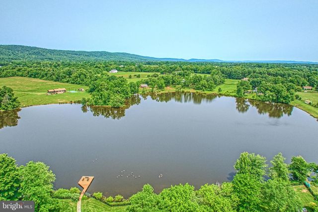 38045 DAWSON GAP LN, Hillsboro, VA 20132