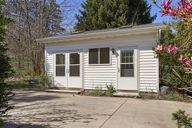 N1420 Cedar ROAD, Genoa City, WI 53128