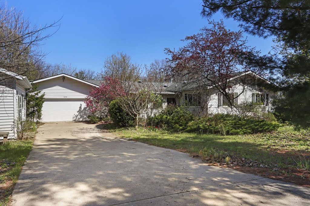 N1420 Cedar ROAD, Genoa City, WI 53128