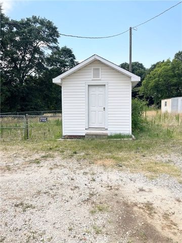 208 Hampton Street, Iva, SC 29655