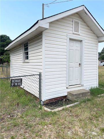 208 Hampton Street, Iva, SC 29655