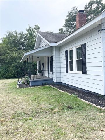 208 Hampton Street, Iva, SC 29655