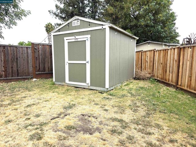 2068 Revere Dr, Concord, CA 94520