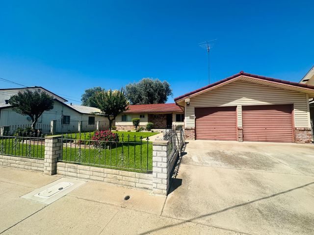 1633 Walnut, Escalon, CA 95320