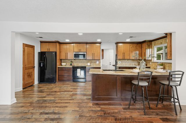79 Summers Wind Street, Conroe, TX 77356