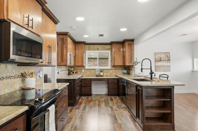 79 Summers Wind Street, Conroe, TX 77356