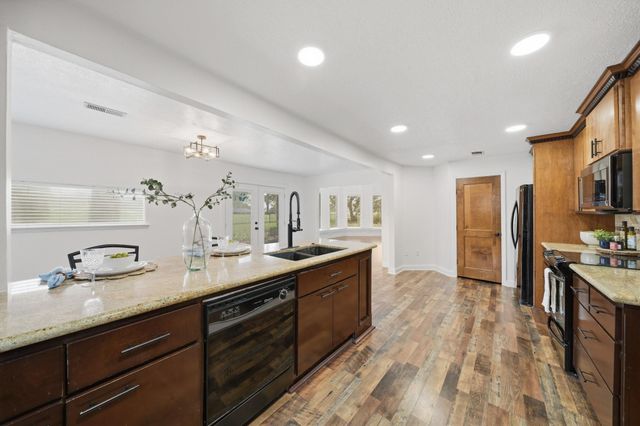 79 Summers Wind Street, Conroe, TX 77356