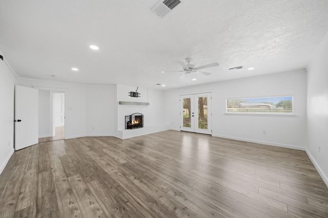 79 Summers Wind Street, Conroe, TX 77356