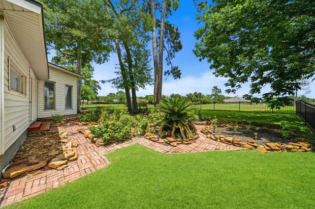 79 Summers Wind Street, Conroe, TX 77356