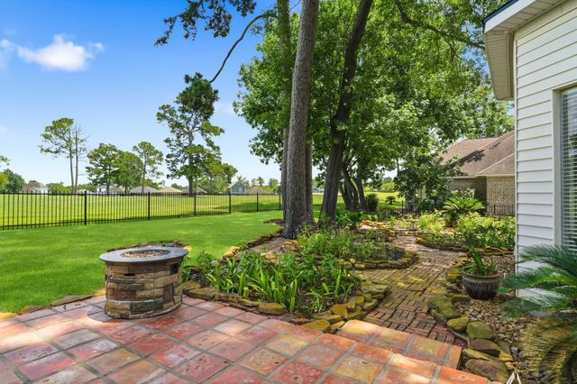 79 Summers Wind Street, Conroe, TX 77356