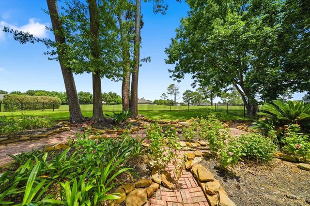 79 Summers Wind Street, Conroe, TX 77356