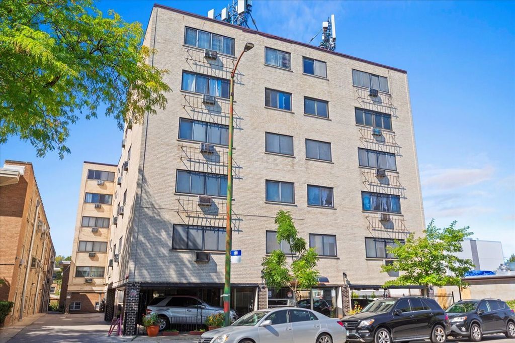 7540 N RIDGE Boulevard 2C, Chicago, IL 60645
