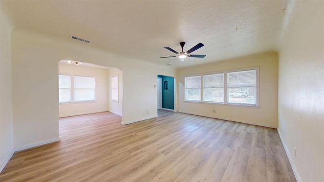 225 Merced Ave, Modesto, CA 95351