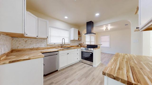 225 Merced Ave, Modesto, CA 95351