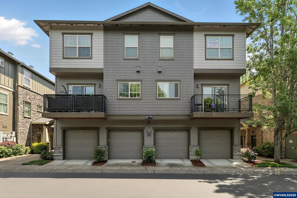 672 NE Newstead Ln, Hillsboro, OR 97006