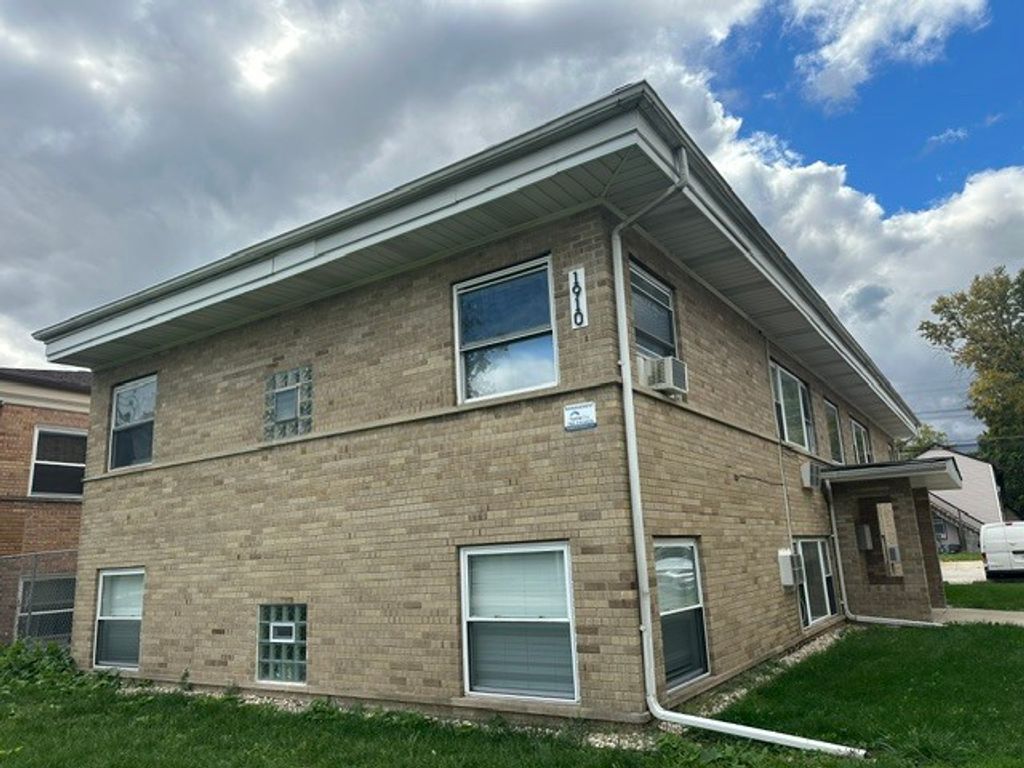 1910 S 16th Avenue, Broadview, IL 60155 — exterior