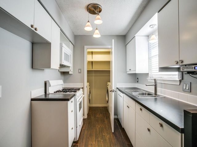 933 Meadow Mead Drive, Allen, TX 75002