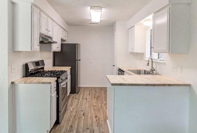 10105 Woodland Village DR, Austin, TX 78750