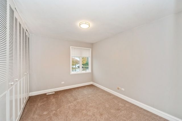608 Inverrary Lane 608, Deerfield, IL 60015
