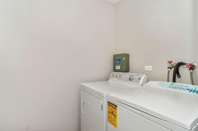 608 Inverrary Lane 608, Deerfield, IL 60015