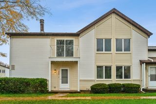 608 Inverrary Lane 608, Deerfield, IL 60015