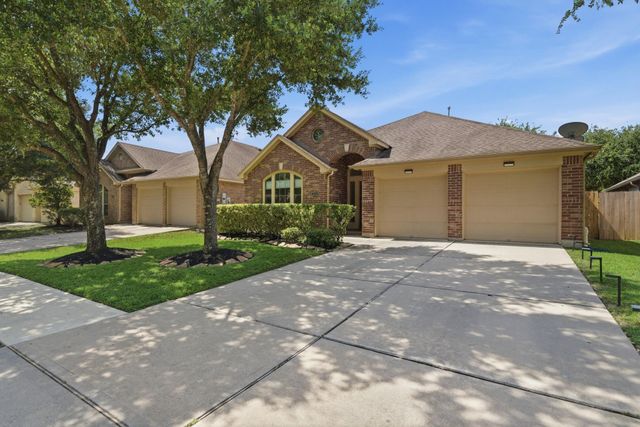 13416 Moonlit Lake Lane, Pearland, TX 77584