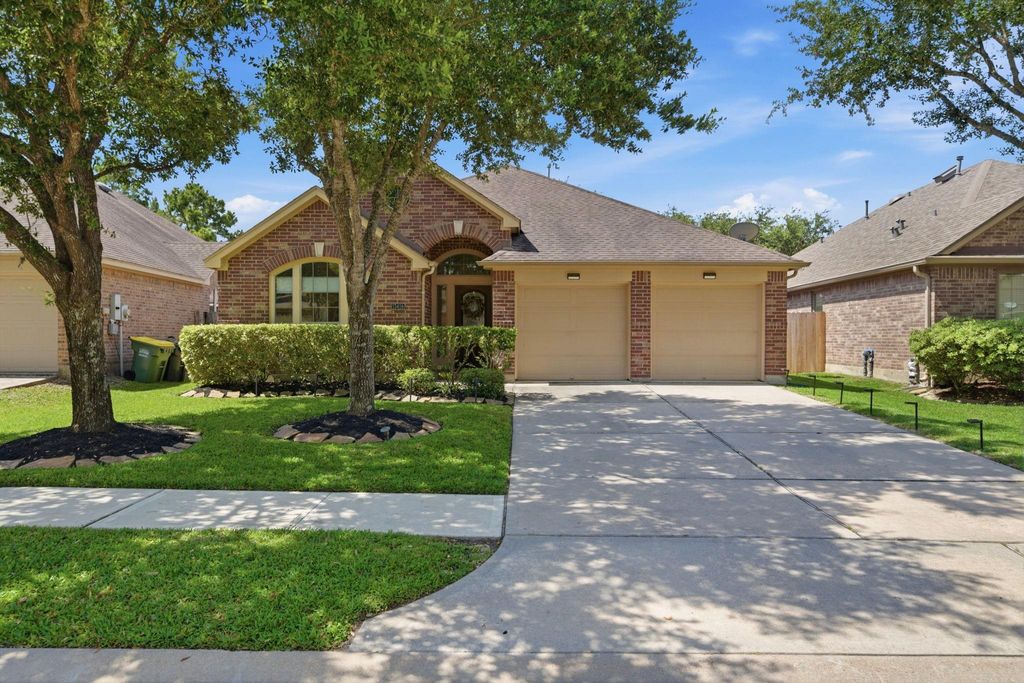 13416 Moonlit Lake Lane, Pearland, TX 77584